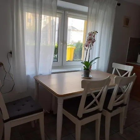 2 Sypialnie Z Kuchnia - 200 Metrow Od Morza *